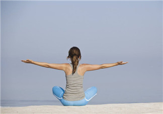 練瑜伽可以矯正駝背嗎？床上瑜伽有助睡眠減肥嗎？