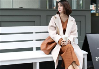 雙面羊絨大衣能熨燙嗎？雙面羊絨大衣怎么熨燙？