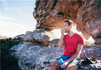 爬山要帶什么吃的？爬山耳鳴怎么回事？