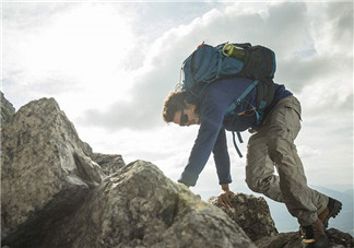 爬山膝蓋疼怎么辦？爬山時(shí)如何保護(hù)膝蓋？