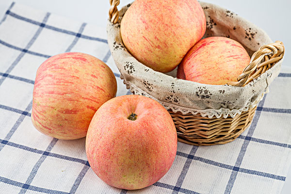 晚上睡覺(jué)前蘋(píng)果好不好 這樣吃蘋(píng)果才最好 晚上睡覺(jué)前蘋(píng)果好不好 這樣吃蘋(píng)果才最好