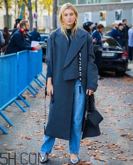 羊毛大衣掉色正常嗎？羊毛大衣掉色怎么辦？