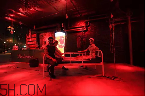 血色百威是什么？血色百威紅色的是什么？