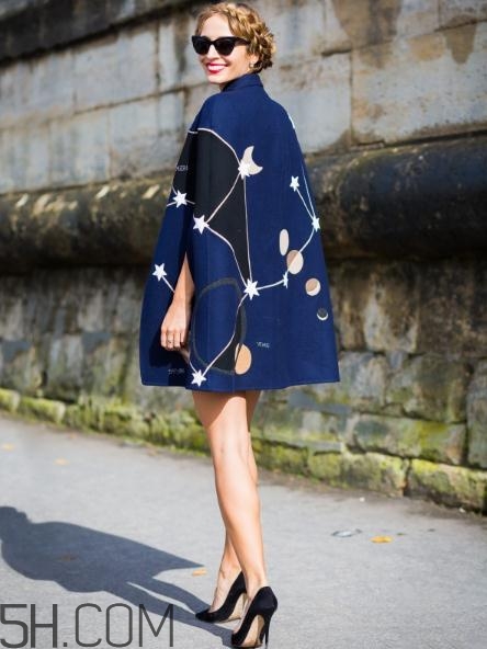 斗篷外套怎么搭配？斗篷外套搭配圖片