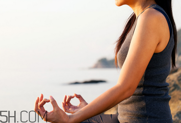 第一次練瑜伽需要準備什么？女性瑜伽基本動作