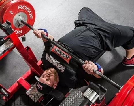 什么是斷頭臺臥推？杠鈴斷頭臺臥推怎么做？