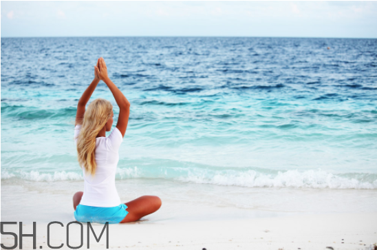 練形體的瑜伽動作有哪些？瑜伽后多久可以吃東西喝水？