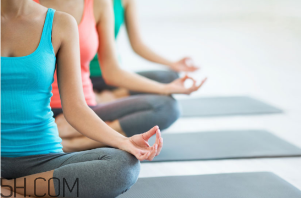 練形體的瑜伽動作有哪些？瑜伽后多久可以吃東西喝水？