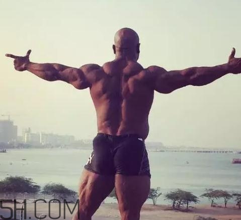 臥推要不要觸胸？臥推速度快好還是慢好？