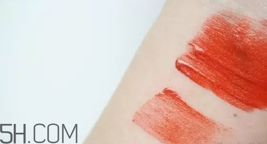 錦鯉色口紅是什么顏色？錦鯉色口紅試色