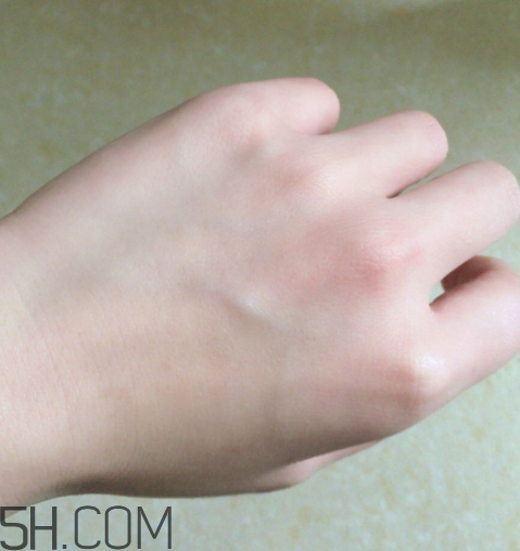 日吻牛初乳保濕提亮精華乳液怎么樣？多少錢？