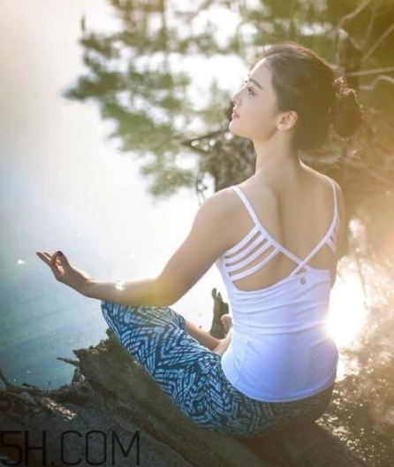 頸椎病人練瑜伽的好處？瑜伽治療便秘的動(dòng)作