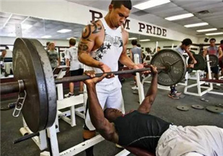 臥推是練什么的？臥推是有氧還是無氧？