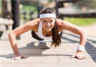 臥推和俯臥撐哪個(gè)好？臥推和俯臥撐練胸區(qū)別