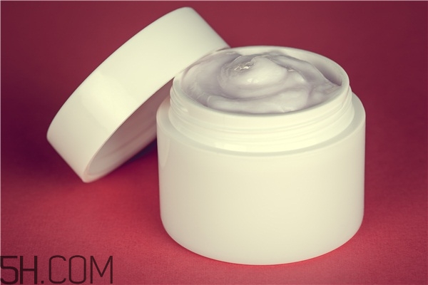 秋冬用乳液還是霜 秋冬季節(jié)用乳液還是霜 秋冬用乳液還是霜 秋冬季節(jié)用乳液還是霜