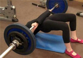 臀橋負(fù)重有危害嗎？負(fù)重臀橋的正確做法