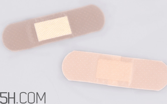 創(chuàng)可貼是創(chuàng)口貼嗎？創(chuàng)口貼跟創(chuàng)可貼的區(qū)別