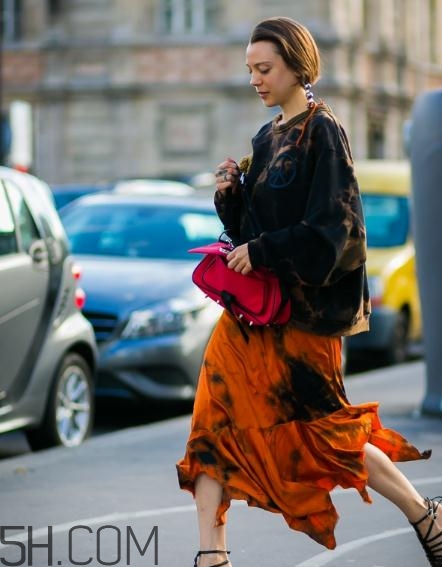 肩寬的女生適合穿衛(wèi)衣嗎？肩寬穿衛(wèi)衣好看嗎？