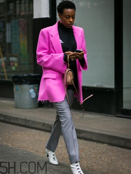 肩寬的女生冬天怎么穿？肩寬的女生冬天穿搭技巧