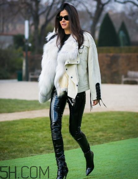 棕色頭發(fā)穿什么衣服？棕色頭發(fā)搭配什么衣服好看？