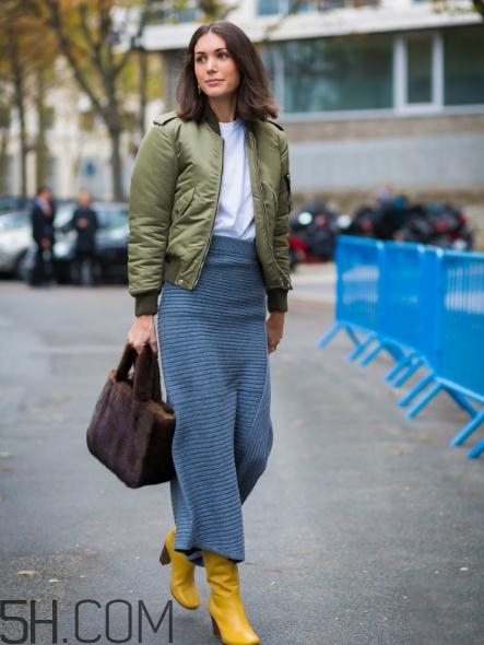 棕色頭發(fā)穿什么衣服？棕色頭發(fā)搭配什么衣服好看？