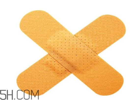 創(chuàng)可貼有大的嗎？創(chuàng)可貼粘在傷口上怎么才弄得掉