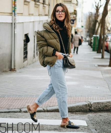 羽絨服配什么鞋子？羽絨服搭配鞋子圖片