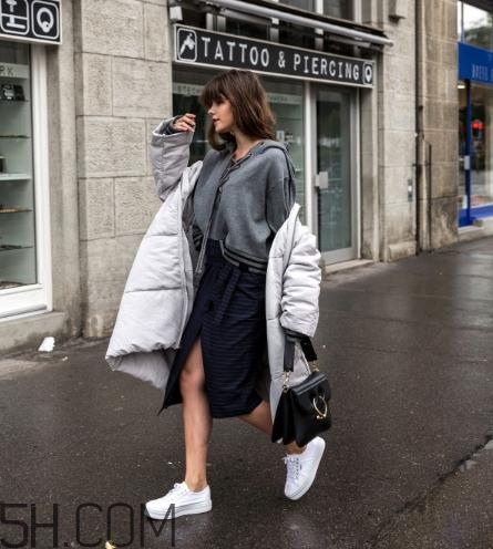 羽絨服配什么鞋子？羽絨服搭配鞋子圖片