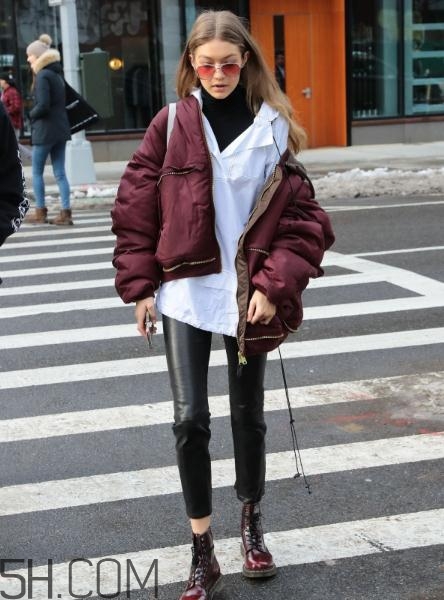 羽絨服配什么鞋子？羽絨服搭配鞋子圖片