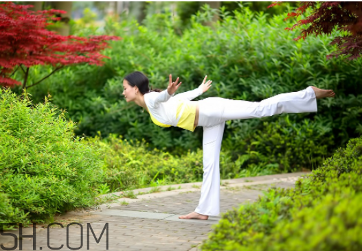 練瑜伽開(kāi)空調(diào)有什么壞處？練瑜伽不出汗能減肥嗎？