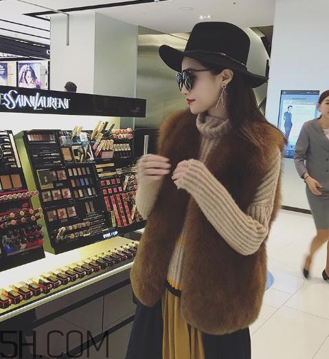 狐貍毛馬甲實(shí)用嗎？狐貍毛馬甲怎么打理？