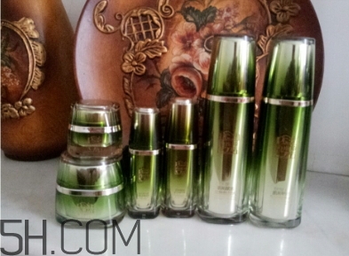 百雀羚肌初賦活系列怎么樣？百雀羚肌初賦活系列適合年齡