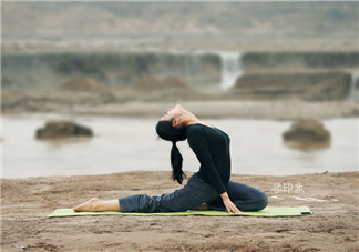 什么瑜伽豐胸效果好？睡前瑜伽動(dòng)作解析