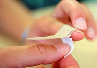 創(chuàng)可貼哪個牌子比較好？亂用創(chuàng)可貼有什么危害