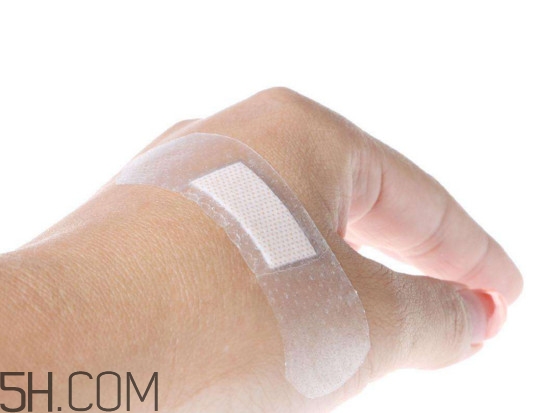 創(chuàng)可貼能沾水嗎？創(chuàng)可貼可以止血嗎