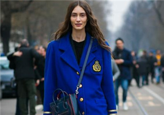 棕色頭發(fā)穿什么衣服？棕色頭發(fā)搭配什么衣服好看？