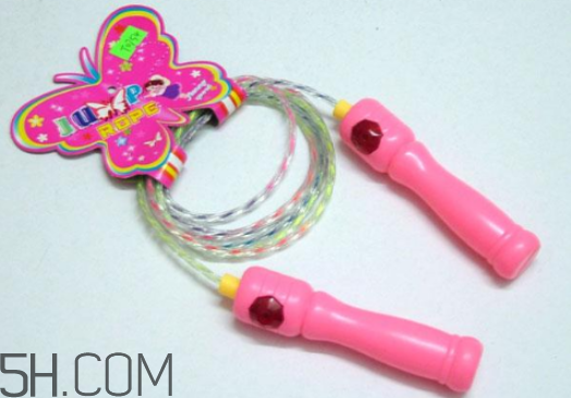 無繩跳繩和有繩跳繩哪個(gè)好？跳繩腿會變粗嗎？