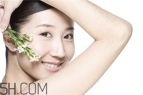 青春痘能不能擠？青春痘能用鹽水洗嗎？