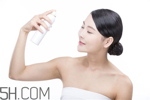 青春痘能用紅霉素軟膏嗎？青春痘能用蘆薈膠嗎？