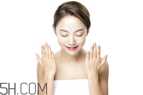 青春痘能用紅霉素軟膏嗎？青春痘能用蘆薈膠嗎？