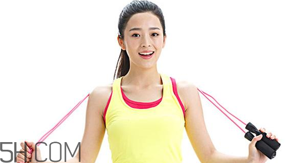 怎樣跳繩能減肚子贅肉？冬天跳繩不出汗能減肥嗎？