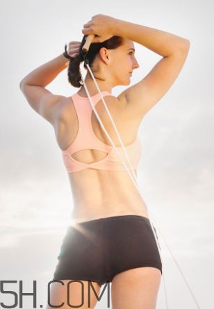 怎樣跳繩能減肚子贅肉？冬天跳繩不出汗能減肥嗎？