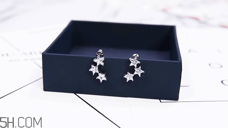 臉大的女生怎么選擇耳飾_適合戴什么樣的耳飾 臉大的女生怎么選擇耳飾_適合戴什么樣的耳飾