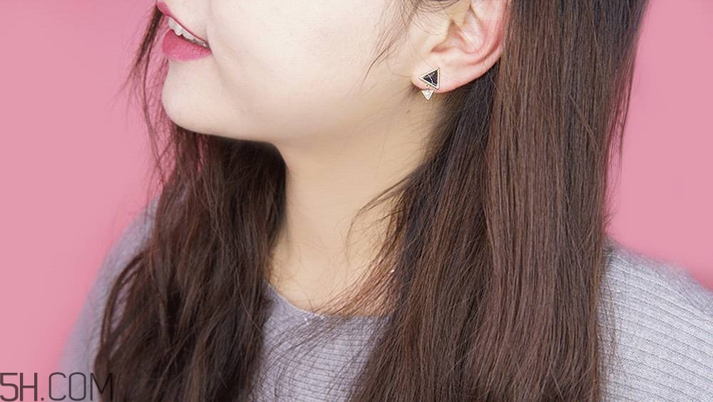 臉大的女生怎么選擇耳飾_適合戴什么樣的耳飾 臉大的女生怎么選擇耳飾_適合戴什么樣的耳飾