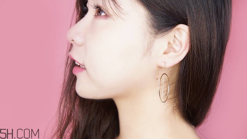 臉大的女生怎么選擇耳飾_適合戴什么樣的耳飾 臉大的女生怎么選擇耳飾_適合戴什么樣的耳飾