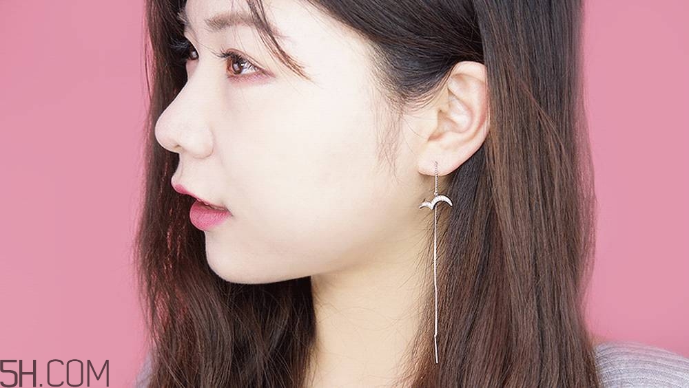 臉大的女生怎么選擇耳飾_適合戴什么樣的耳飾 臉大的女生怎么選擇耳飾_適合戴什么樣的耳飾