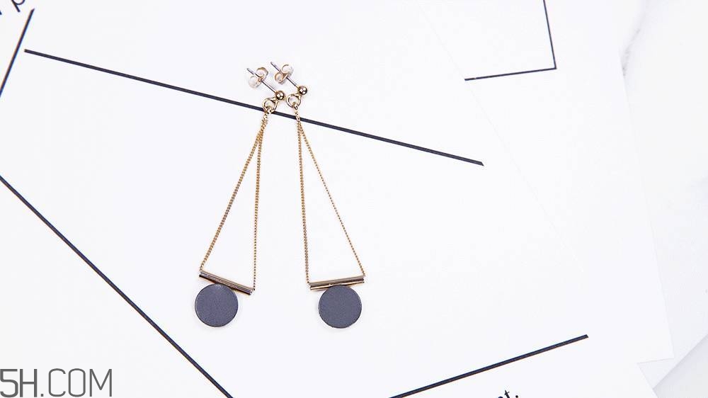 臉大的女生怎么選擇耳飾_適合戴什么樣的耳飾 臉大的女生怎么選擇耳飾_適合戴什么樣的耳飾