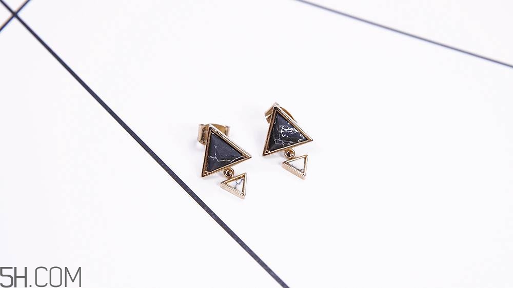 臉大的女生怎么選擇耳飾_適合戴什么樣的耳飾 臉大的女生怎么選擇耳飾_適合戴什么樣的耳飾