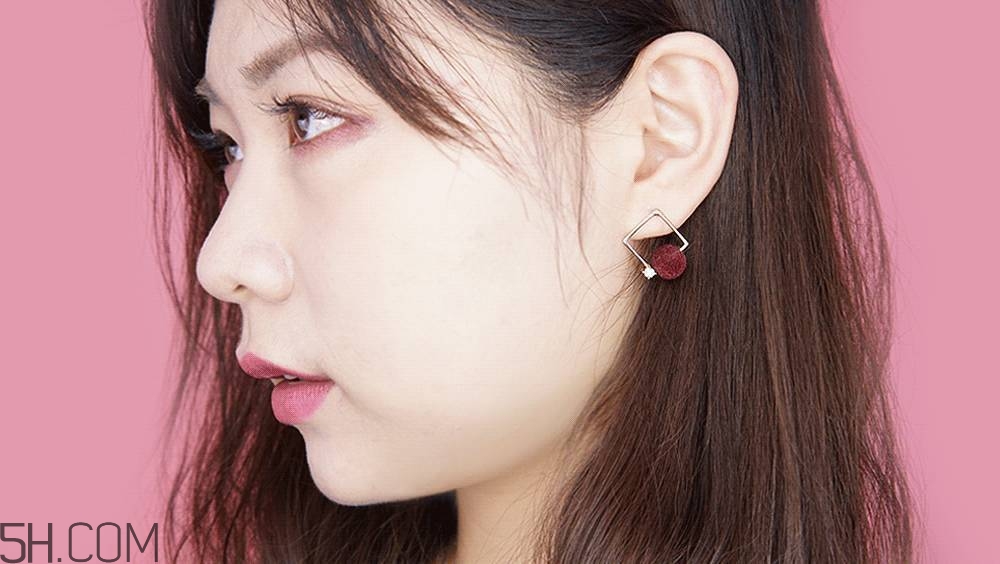 臉大的女生怎么選擇耳飾_適合戴什么樣的耳飾 臉大的女生怎么選擇耳飾_適合戴什么樣的耳飾