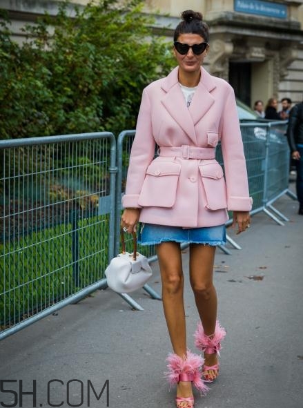 胸大的人適合穿什么衣服？胸大的女生穿什么衣服好看？